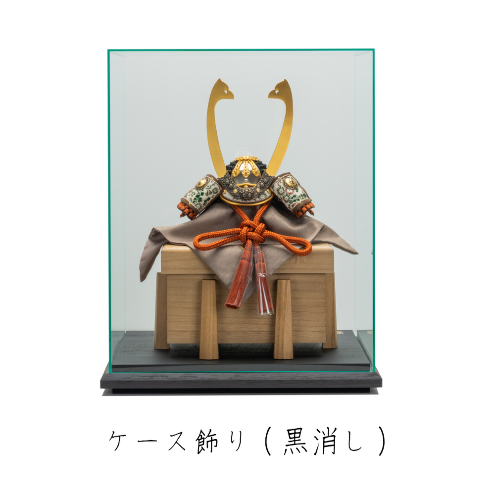 5*3様 赤蝦夷松　1本立て　最高品 純金箔押大鍬兜 10号 正絹赤糸縅 会津塗双龍収納飾 – スガ人形店