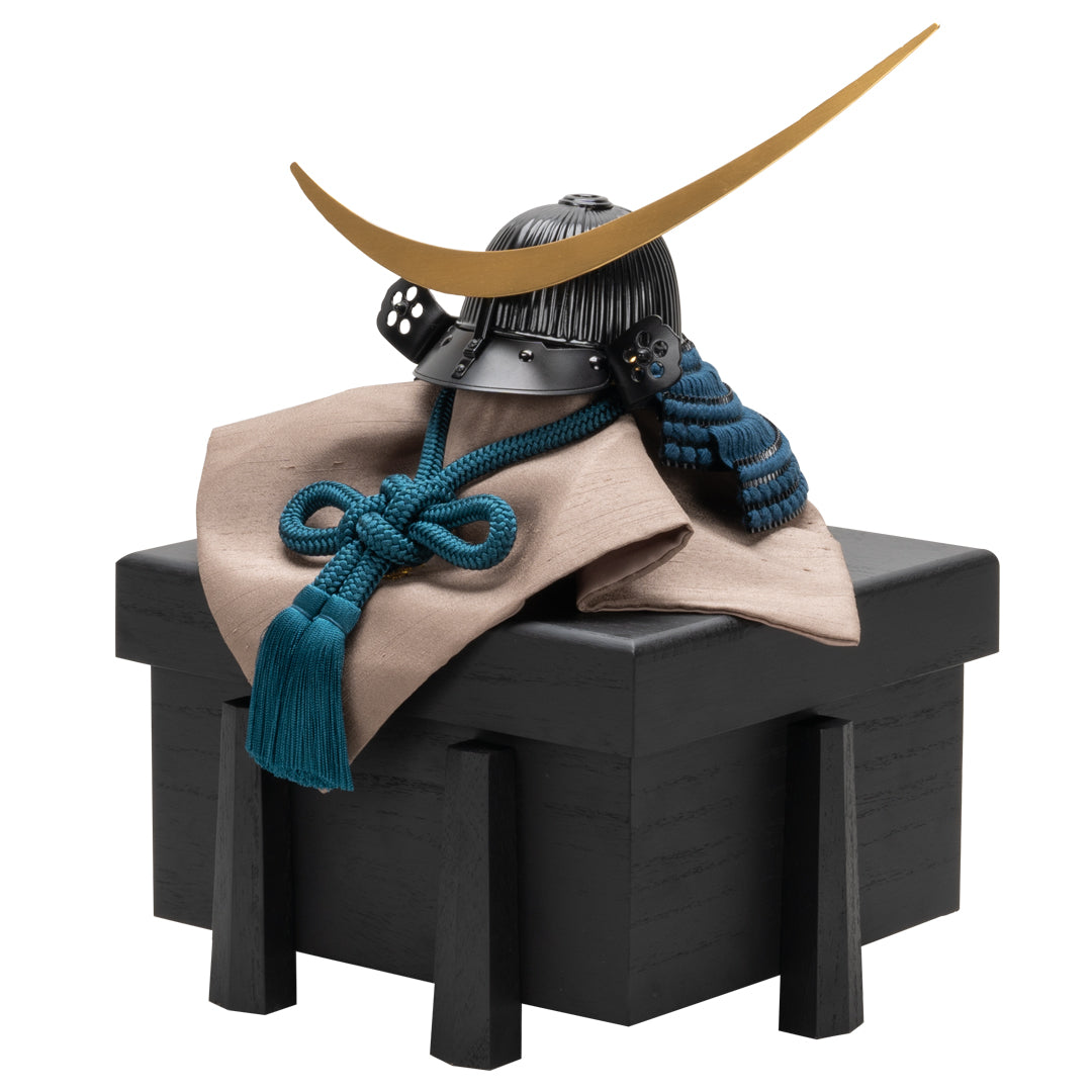 伊達政宗 六十二間弦月前立の兜 1/5スケール – 鈴甲子