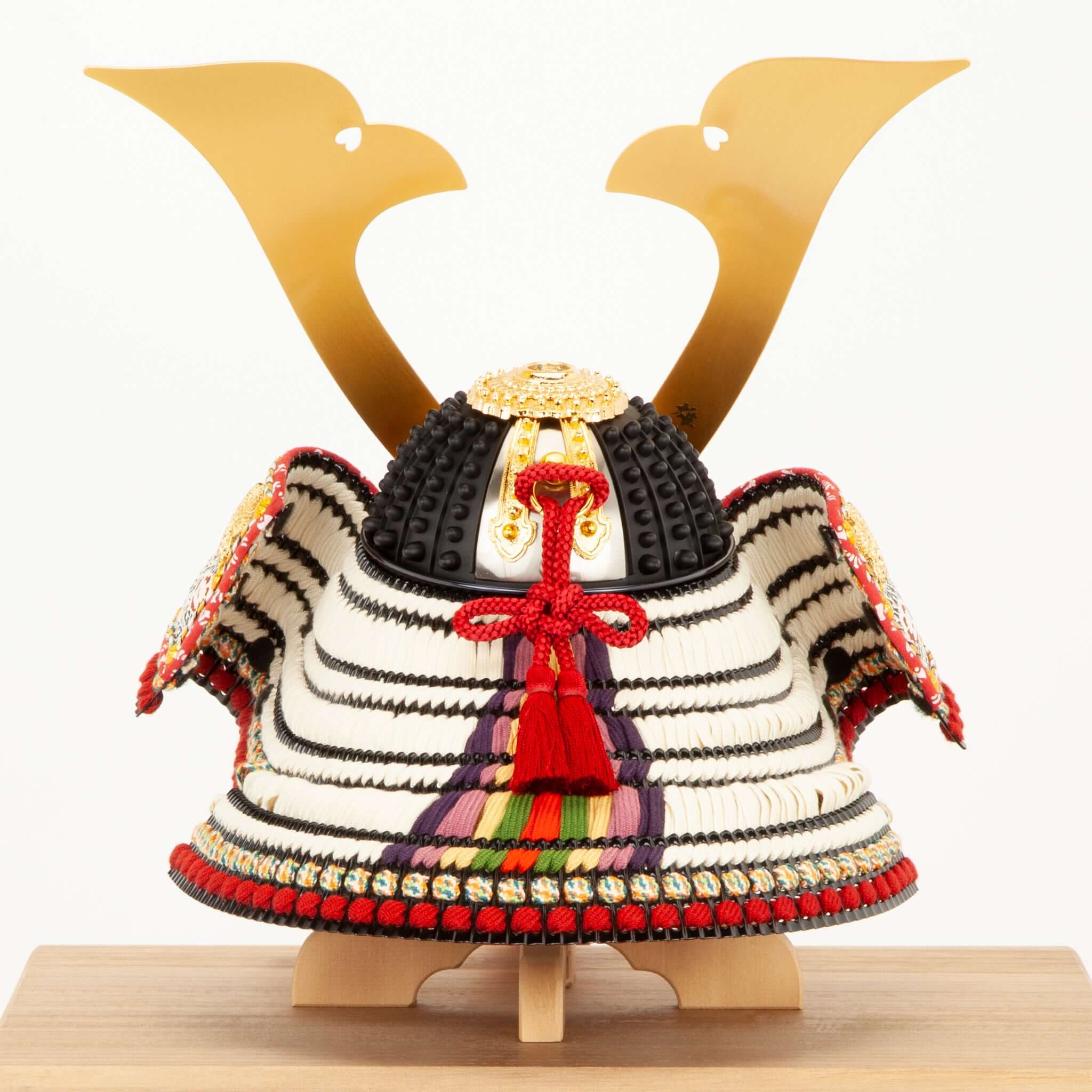 国宝 白糸褄取之兜 1/4スケール – 鈴甲子